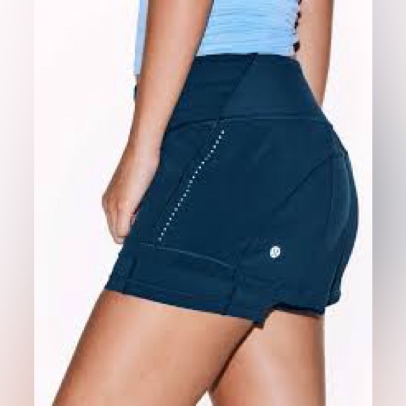 Lululemon Break Free Short 2.5" Inseam Night Tide Size 4 NWOT - Picture 1 of 7